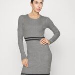 Anna Field nők világosszürke/fekete foltos pulóveruha RTVD215